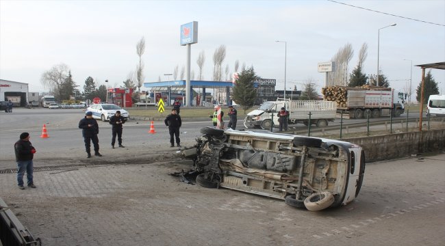 Kütahya'da trafik kazası: 3 yaralı