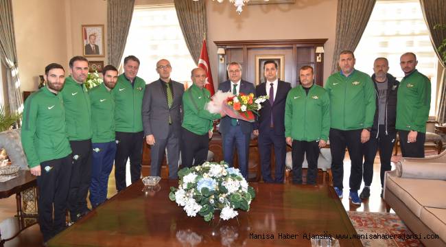 Vali Deniz, Akhisarspor Futbol Alt Yapı Antrenörlerini Ağırladı