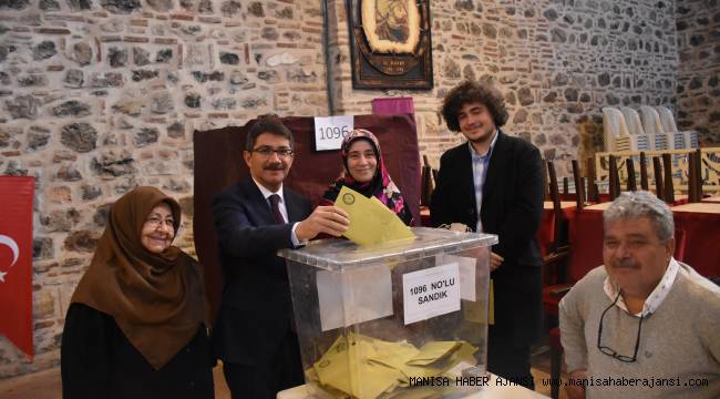 Başkan Çelik oyunu ailesiyle kullandı