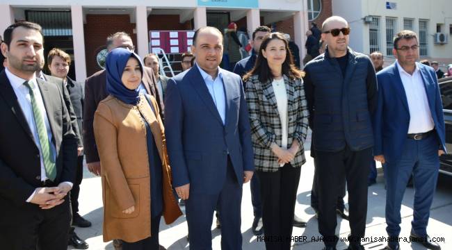 Baybatur ve Kıvırcık aynı okulda oy kullandı