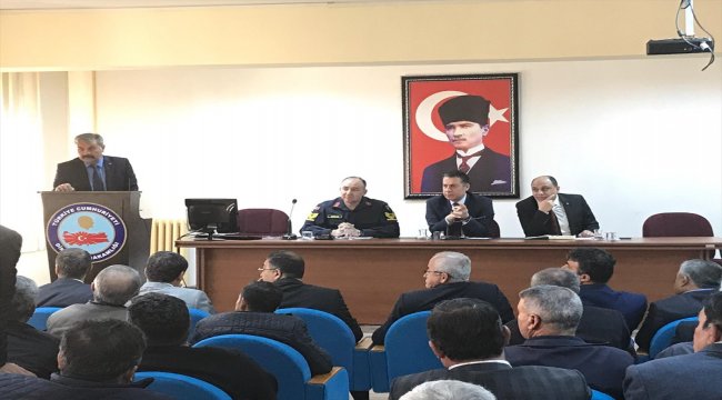 Dinar'da köy muhtarlarıyla seçim güvenliği toplantısı yapıldı