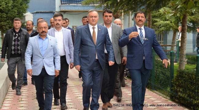 "Geleceği göremeyen siyasetçi kör siyasetçidir"