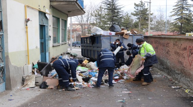 Kütahya'da çöp dolu evde temizlik
