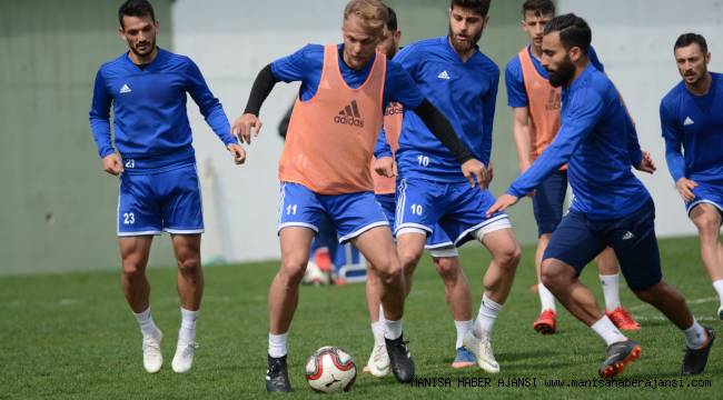 Manisa Büyükşehir Belediyespor’da Futbolcular Hırs Küpü