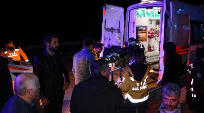 Manisa'da yolcu otobüsü tıra çarptı