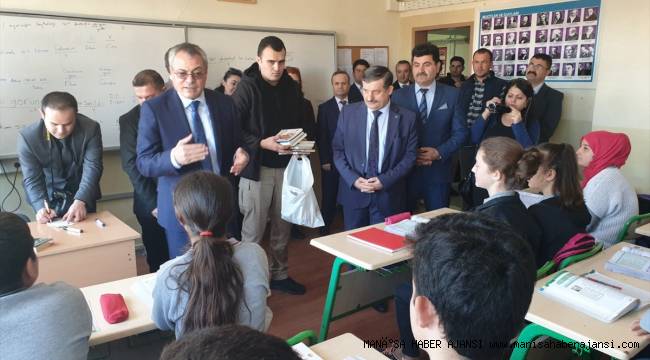 Vali Deniz, robotik ve kodlama atölyesi açtı