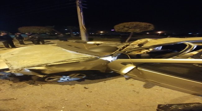 Denizli'de otomobil devrildi: 2 ölü, 1 yaralı