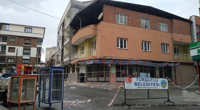 Manisa'da yıkılma tehlikesi bulunan bina boşaltıldı