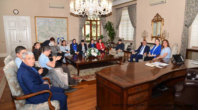 Vali Deniz Ve Eşi Olcay Deniz Otizmli Çocukları Ağırladı