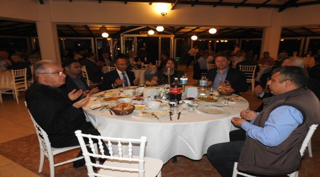 İzmir esnafı iftarda buluştu
