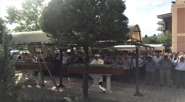 Siyanürlü sıvı ile ölen anne ve baba için cenaze töreni düzenlendi