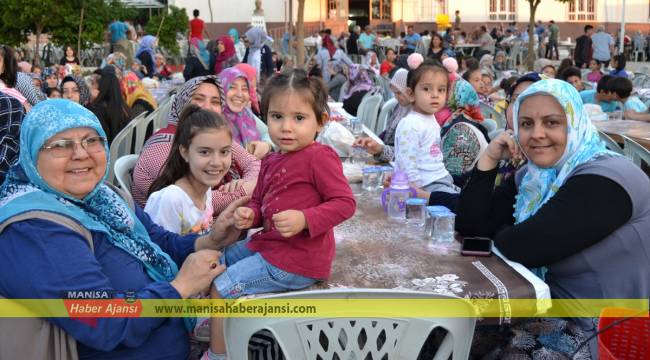 Turgutlu'da gençlik derneğinden iftar