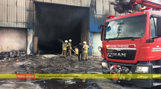 İzmir'de geri dönüşüm fabrikası yandı