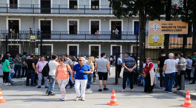 İzmir'de YKS heyecanı