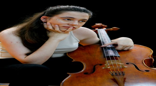Çellonun idealist genci Avrupa'dan ödüllerle döndü