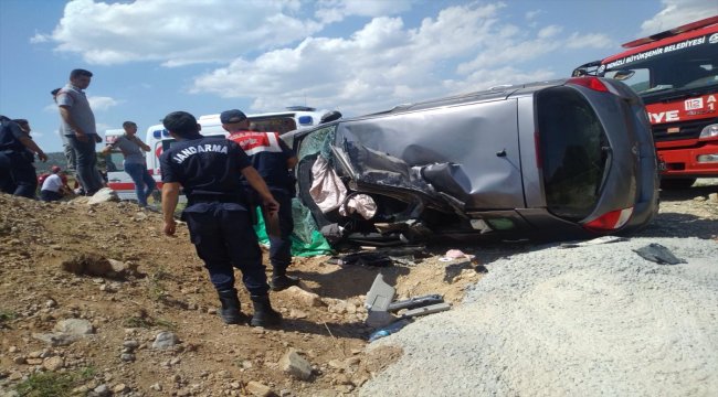Denizli'de otomobil devrildi: 1 yaralı