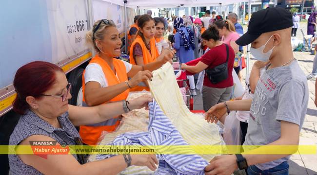 LÖSEV'in "İyilik Tırı" İzmir'de