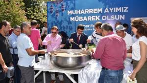 Şehzadeler Vatandaşın Ağzını Aşureyle Tatlandırdı