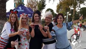 SÜSLÜ KADINLAR BİSİKLET TURUNDA BULUŞTU