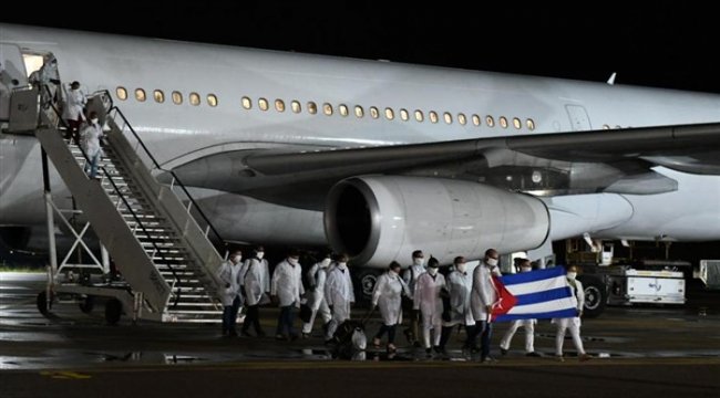 1200 kubalı tibb işçisi Cənubi Afrikaya göndərilib