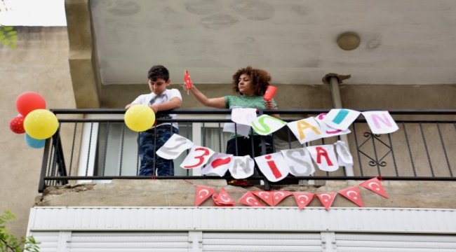 19.20’de balkonlara