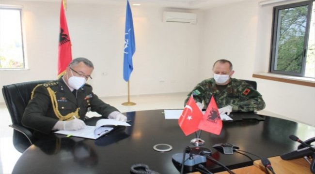 Arnavutluk'a 30 hafif piyade tüfeği hibesi