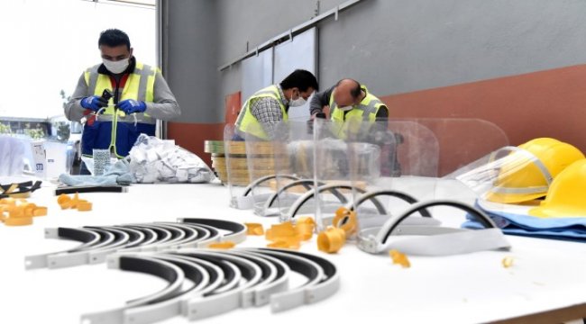 Bornova’da maskenin ardından siperlik üretimi de başladı