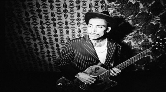 Can Bonomo “World Akustik Konserleri” kapsamında evlerimize konuk oluyor