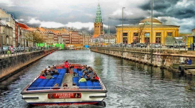 Danimarka'da birçok iş yeri tekrar açılıyor