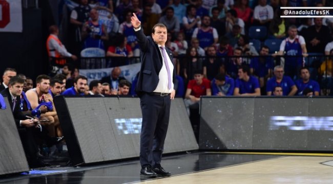 Ergin Ataman “Ev’de”