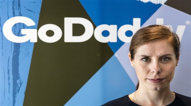 GoDaddy ve Barış Arduç küçük işletmeler ve girişimcilerin online olmasına yardım etmek için güçlerini birleştirdi