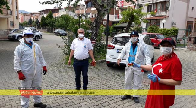 Gökçen Ailesinden 100. yılda 100 bayrak