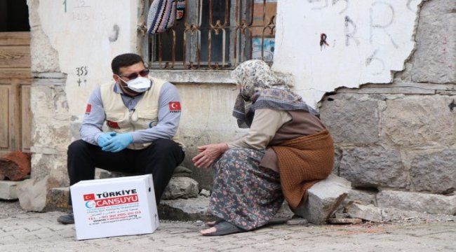 Hayırseverler ve muhtaçlar arasında köprü vazifesi görüyoruz