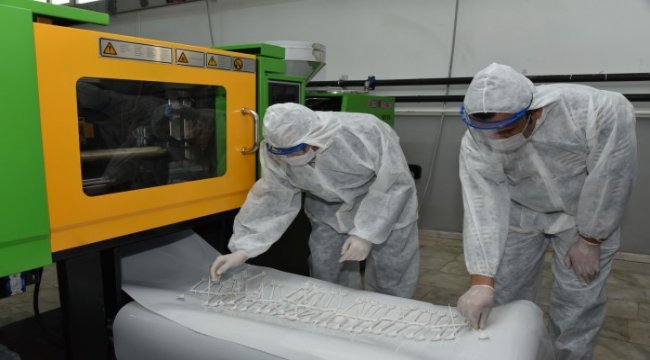 Koronavirüsle mücadele seferberliğine tüm plastik meslek liseleri katılıyor