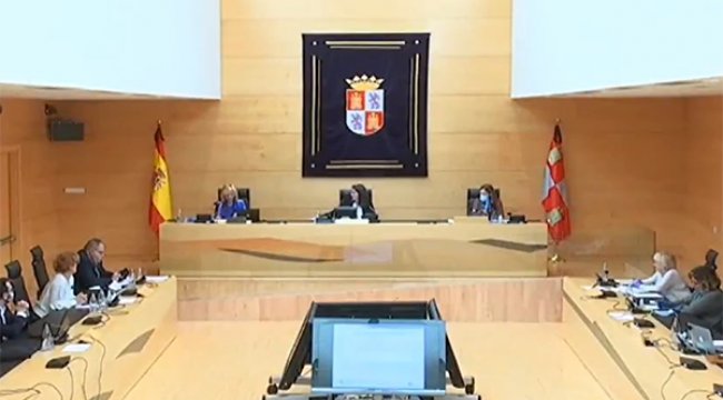 KOVİD-19 sebebiyle ölen meslektaşlarının isimlerini okurken göz yaşlarına hakim olamadı