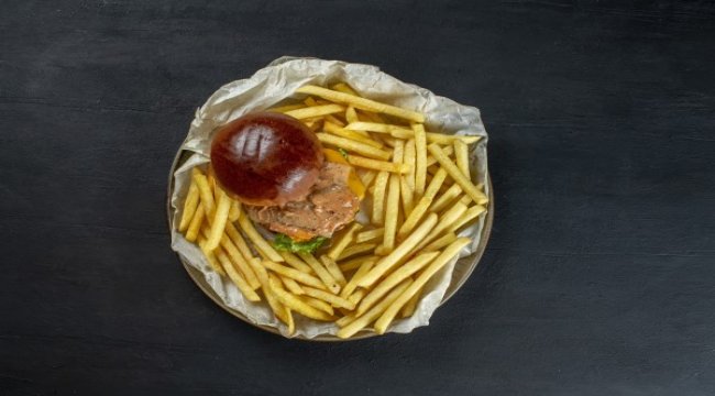 Michelin yıldızlı İspanyol şeften evlere Frikadell Burger servisi