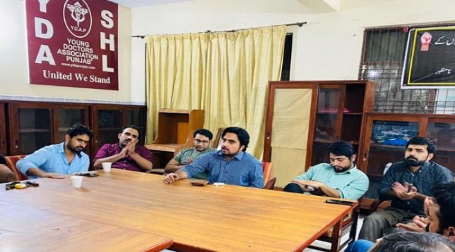 Pakistan' da sağlık çalışanları açlık grevine başladı