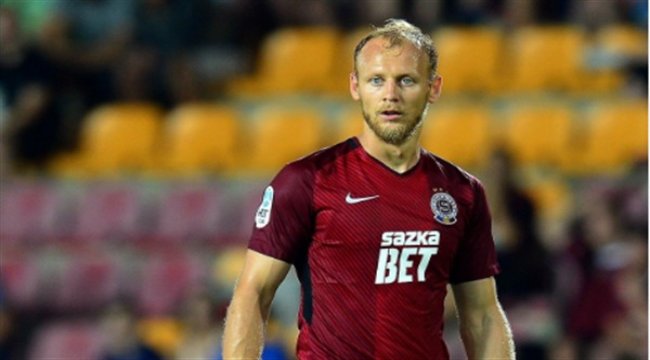 Soner Sarıkabadayı’dan ünlü futbolcu Semih Kaya’ya canlı yayında single teklifi