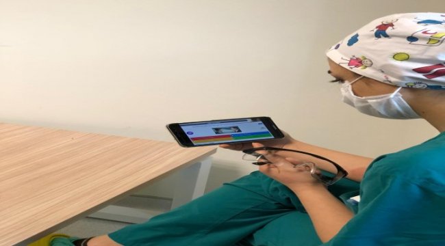 ​Üsküdar Üniversitesi sağlık çalışanlarının yanında