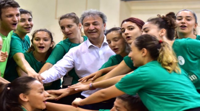 Bornova Belediyesi, bünyesinde bulunan ve verimli olarak kullanılmayan spor tesislerini amatör spor kulüpleriyle paylaşacak.