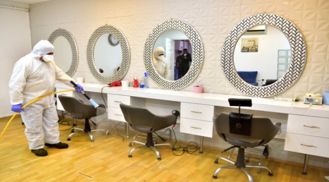 Bornova’da salonlara dezenfeksiyon