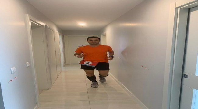 Evindeki 38 metrelik koridorda, 1110 tur atarak maraton koştu