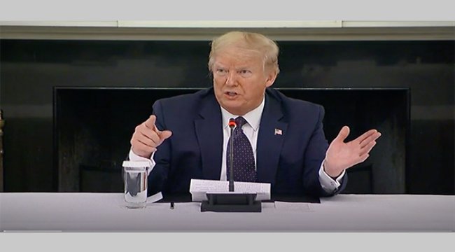 Trump, KOVİD-19’a karşı sıtma ilacı aldığını iddia etti