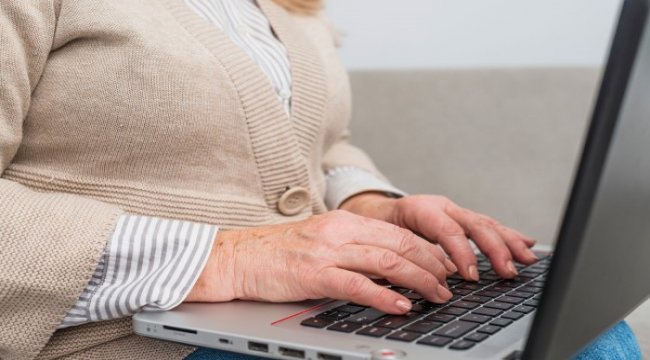 Yaşı ilerlemiş akrabalarınızın internette güvende olmasını nasıl sağlarsınız ?