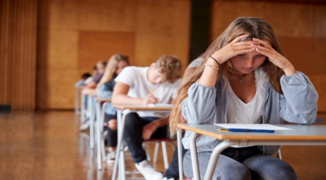 Anne ve babanın sorgulaması çocuklarda sınav kaygısına yol açıyor
