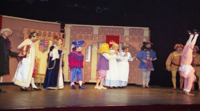 İBB şehir tiyatroları evlerinize konuk olmaya devam ediyor