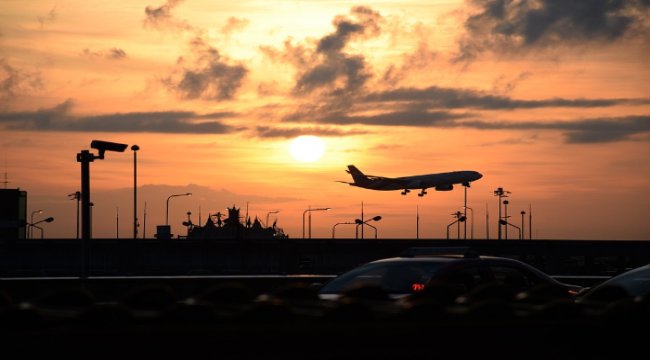 İstanbul Havalimanı’nda yapımı tamamlanan 3. bağımsız pistin açılışı yapılıyor