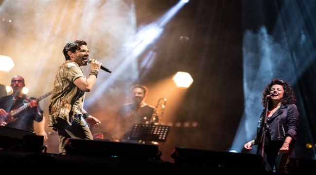 Kenan Doğulu Arabalı Açıkhava Konseriyle Türkiye’de bir ilke imza attı