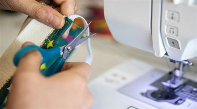 Küçük çocuklara sevdiği karakterlerden maske yapılabilir