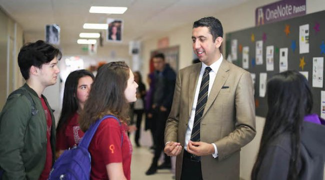 Türk eğitimci, Microsoft’un davetiyle “uzaktan eğitimi” anlattı